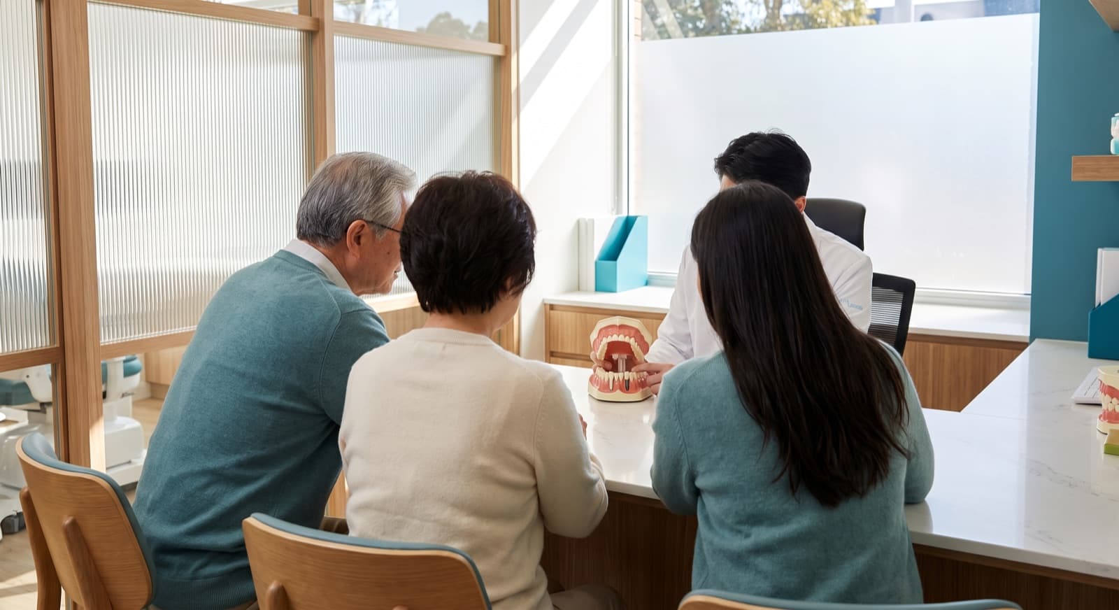 시드니 임플란트, 한국어로 상담받으세요 — 조진호 원장 (임플란트 9,000개+ 식립)